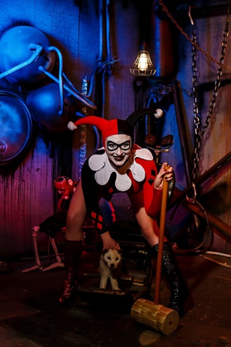 Harley Quinn nice actress pics